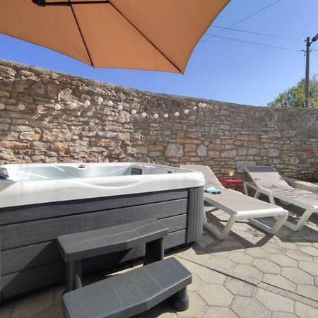 Apartment With Whirlpool And Bbq Near Porec Baderna Exteriér fotografie