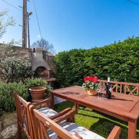 Apartment With Whirlpool And Bbq Near Porec Baderna Exteriér fotografie