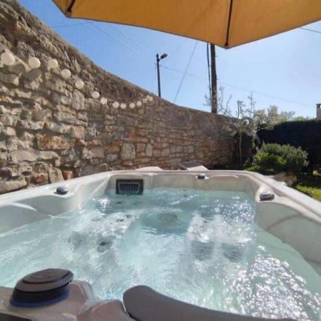 Apartment With Whirlpool And Bbq Near Porec Baderna Exteriér fotografie