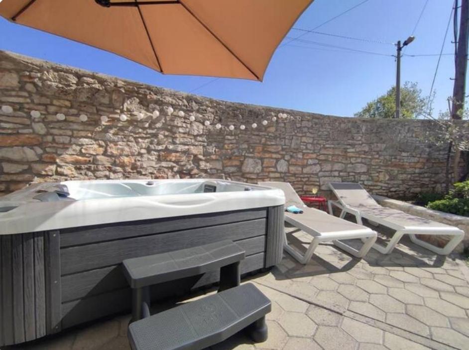 Apartment With Whirlpool And Bbq Near Porec Baderna Exteriér fotografie