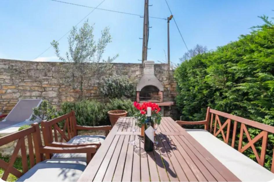 Apartment With Whirlpool And Bbq Near Porec Baderna Exteriér fotografie