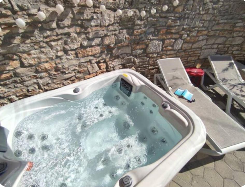 Apartment With Whirlpool And Bbq Near Porec Baderna Exteriér fotografie
